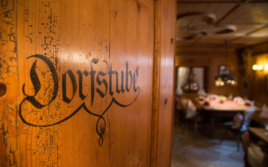 Eingang zur urigen Dorfstube im Schwarzwald-Restaurant