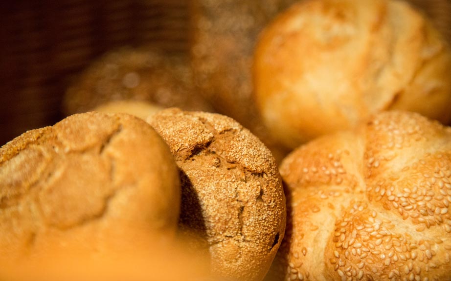 Frische knusprige Brötchen im Hotelrestaurant